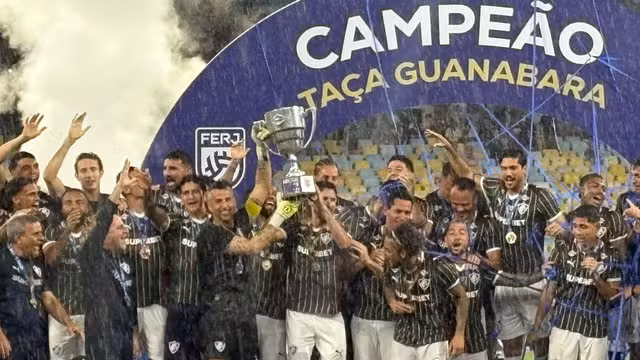 Fluminense ergue taça de Campẽao da Taça Guanabara 2026