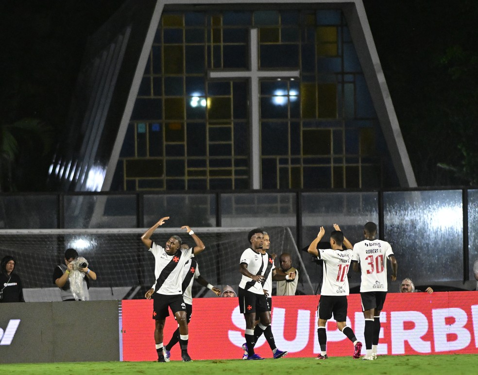 O Gigante acordou! Vasco vence o Palmeiras pelo Brasileirão