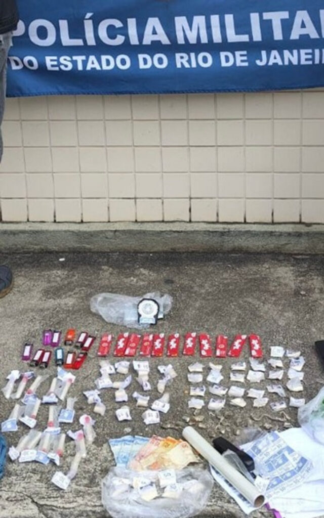 Polícia prende traficantes que transformaram igreja católica em boca de fumo Polícia prende traficantes que transformaram igreja católica em boca de fumo