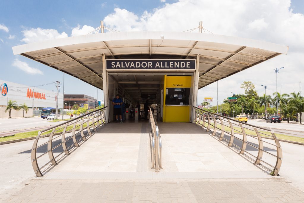 Mulher é baleada em tentativa de assalto na Barra